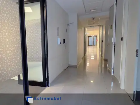VENTA DE LOCAL DE 254 M2 MAS PATIO EN RETIRO