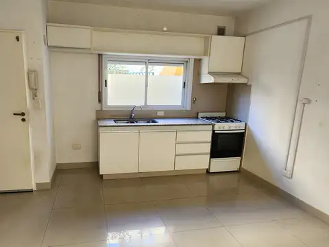 DEPARTAMENTO TIPO CASA AL FONDO, 2 AMB 2 BAÑOS PATIO PARRILLA. SIN EXPENSAS