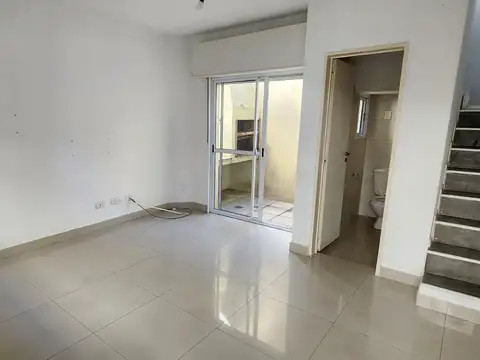 Depto Tipo Casa en Alquiler en Caseros, $ 600.000