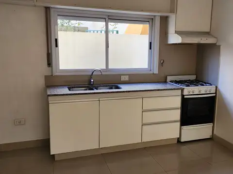 Martín De Alzaga 3100, Piso pb