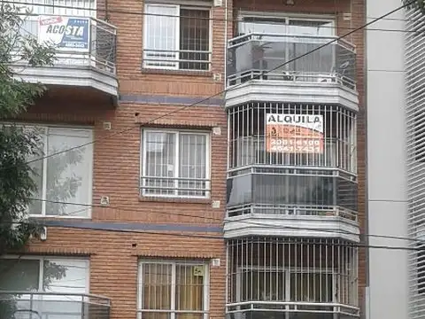 Ramon L Falcon 5700, Piso 2