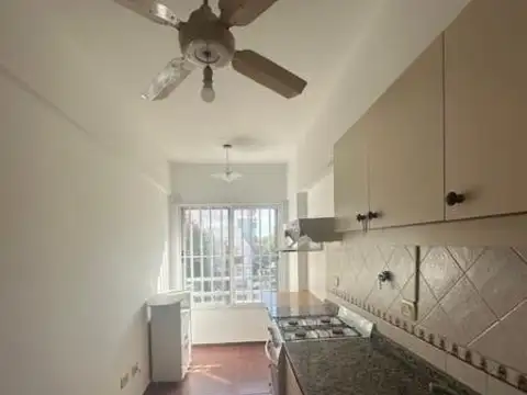 Excelente 3 ambientes , luminoso y comodo por sus dimensiones, dos baños completos , dos dormitorios