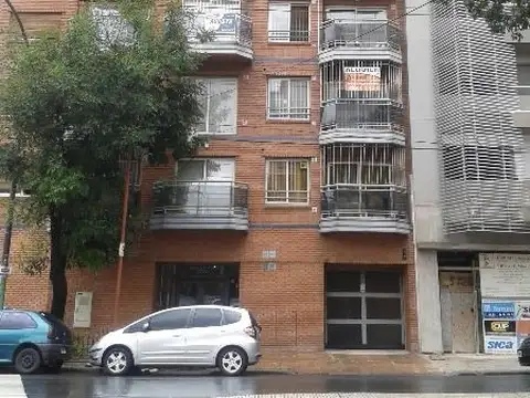 Excelente 3 ambientes , luminoso y comodo por sus dimensiones, dos baños completos , dos dormitorios