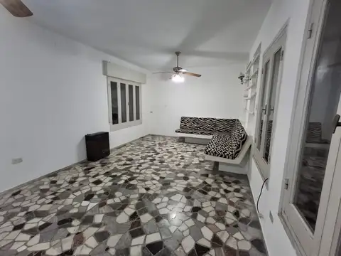 Venta casa 3 dormitorios con patio en Pueyrredon