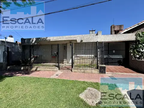 CASA DE 3 DORMITORIOS CON COCHERA EN VENTA ALBERDI