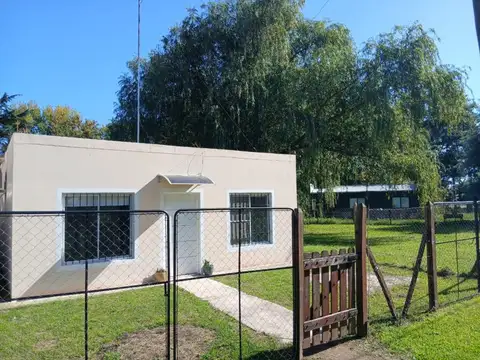 Pilar, Barrio Casablanca, Casa de 4 AMB, Buen Estado!