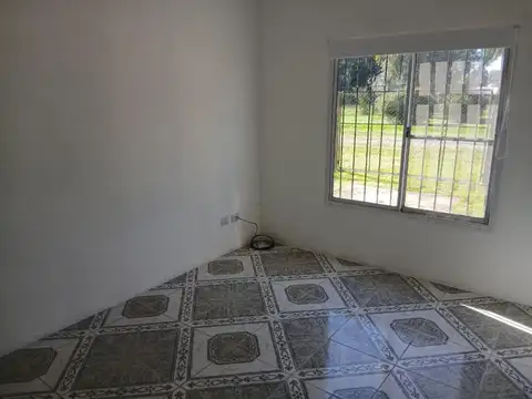 Pilar, Barrio Casablanca, Casa de 4 AMB, Buen Estado!