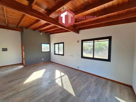 Casa 4 ambientes con 2 baños