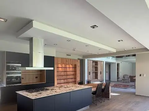 Casa 6 ambientes con 7 baños
