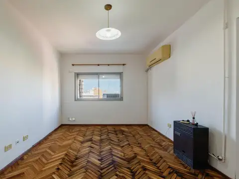 Departamento venta barrio Centro 2 Dormitorios luminoso contrafrente cochera