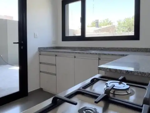 Casa 3 ambientes con 2 baños