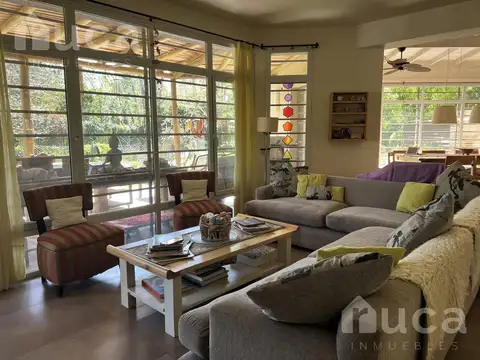 VENTA APTA CREDITO | Excelente CASA Muy Luminosa c/Jardin y Pileta | B. Las Chacras