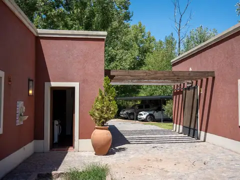 Casa 7 ambientes con 5 baños