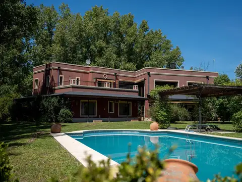 Casa en Venta con 6 cocheras