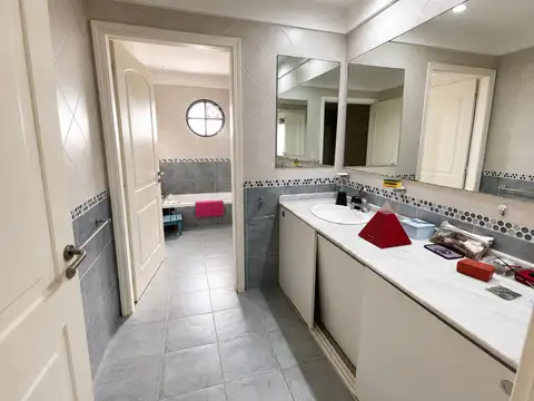Casa con jardín y cochera doble en Agronomía