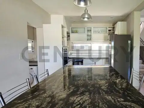 Hermosa casa de dos plantas en Barrio Privado Haras Santa Maria El Molino Norte Venta/Alquiler