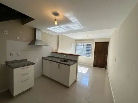 ALQUILER DUPLEX 1 DORM COCHERA BRAZO ORIENTAL