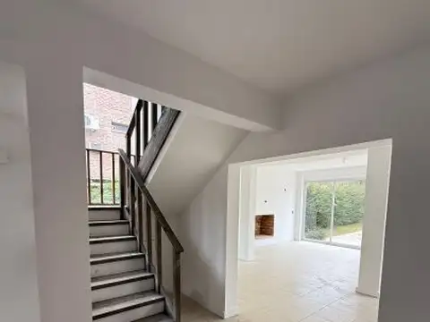 Casa en Alquiler en El Portillo, USD 1.900