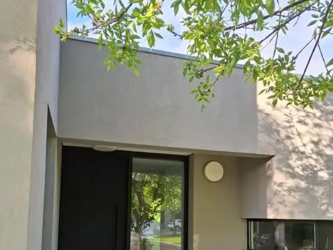 Casa en Alquiler Temporal con 6 cocheras