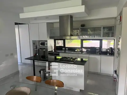 Casa en Alquiler Temporal con 6 cocheras