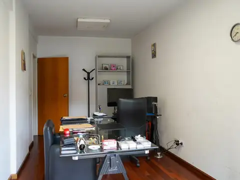Oficina 5 ambientes con 2 baños