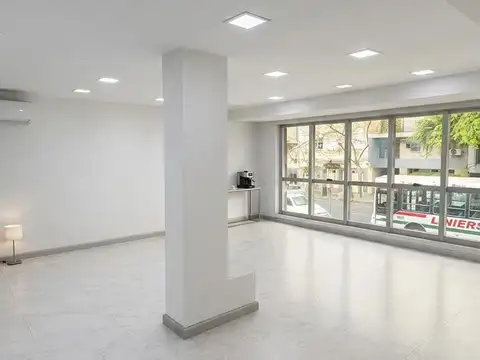 Oficina 5 ambientes con 2 baños