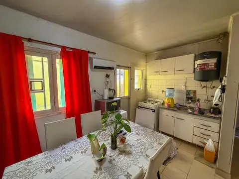 Casa 4 ambientes con 2 baños
