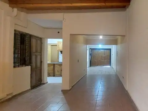 Casa 7 ambientes con 2 baños