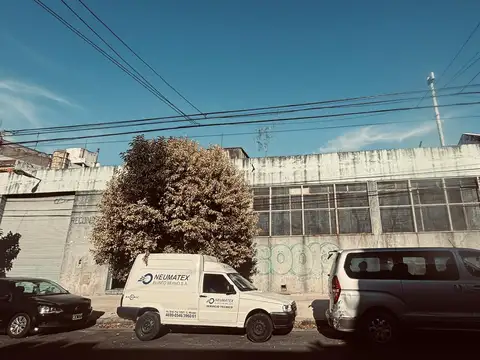 Galpón de 2139 m2 cubiertos en VENTA y ALQUILER - Mataderos