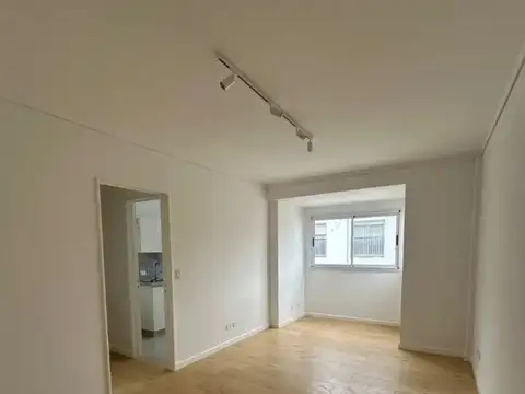 Impecable 2 Ambientes Muy Luminoso, En Excelente Ubicación, Reciclado A Nuevo.