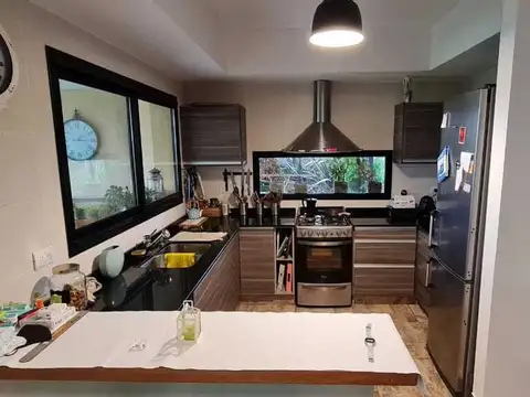 Casa 4 ambientes con 4 baños