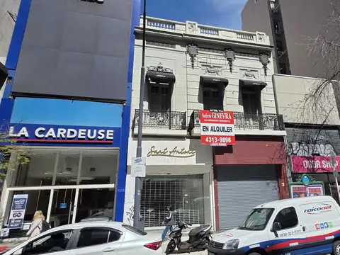 Local Comercial. PB: 4.50 x 30 m. A los 20 m se ensancha a 9 m. 1º Piso: 200 m². 2º Piso: 70 m².