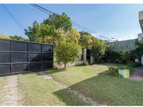 Casa en Venta con 3 cocheras