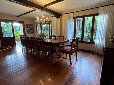 Casa 6 ambientes con 5 baños