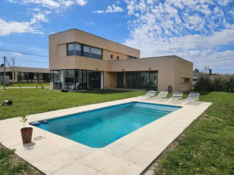Casa Venta 2 Dorm posib de 3 - Barrio Las Carolinas C Bell