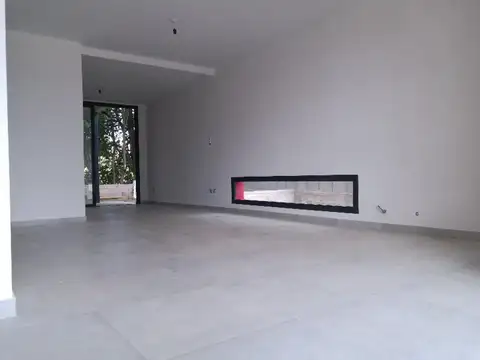 Casa 4 ambientes con 2 baños