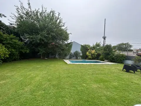 EXCELENTE TERRENO - 371.00 m2- PARQUIZADO Y PISCINA DE 34.00 m2