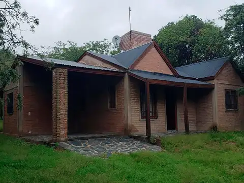 Casa con amplio lote en Villa Elena