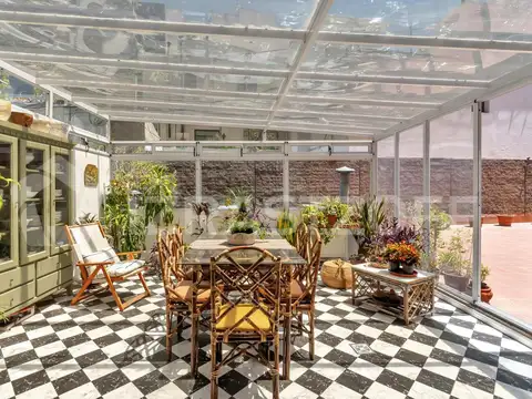 Oficina en venta en Palermo Soho, 7 ambientes con terraza. Reciclado. Apto profesional y comercial