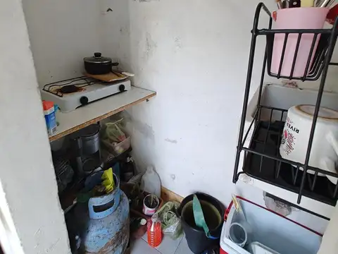 Casa con local a la venta en Isidro Casanova