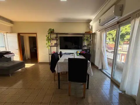 CASA 4 AMBIENTES CON TERRAZA Y GARAGE/LOCAL