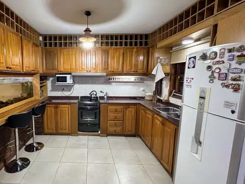 Casa 3 dormitorios mas dependencias a metros del rio
