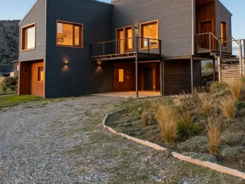 FINA PATAGONIA. Casa en alquiler c/ cochera en San Martin de los Andes