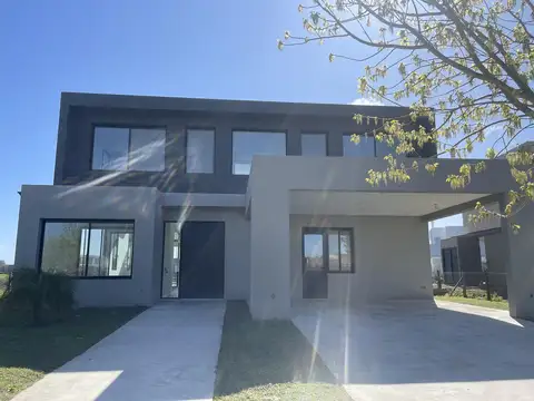 Casa en Venta en Puertos - Acacias, USD 650.000