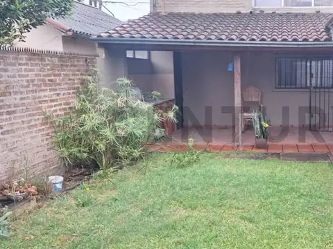 Venta PH Luis Guillon 3 Ambientes + Escritorio + Cochera + Jardin Lote 250m2