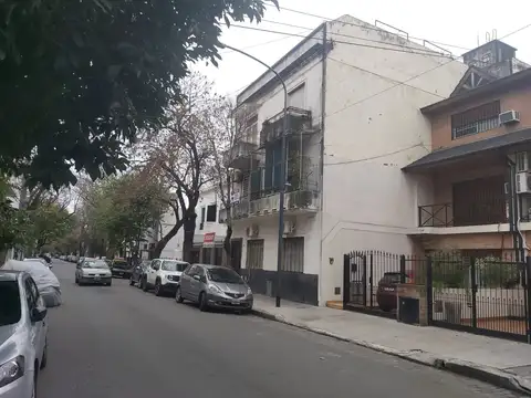 DPTO 2 AMBIENTES, FRENTE C/BALCON 50M2 COCINA/BÑO COMPLETO 2º PISO X ESCALERA, BAJAS NEXPENSAS.