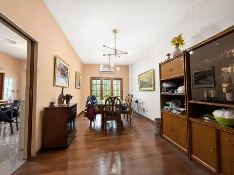 Casa 5 ambientes con 2 baños