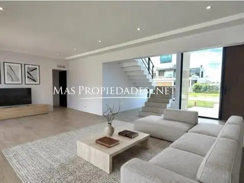 Casa en Alquiler de 4 dormitorios