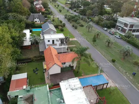 Casa 5 ambientes con 3 baños