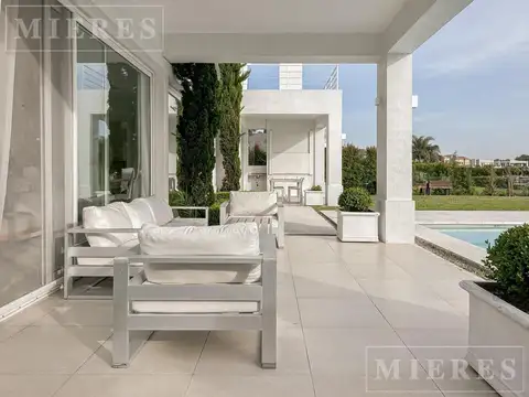 Casa en venta  a La Laguna en Santa Teresa, Villanueva.